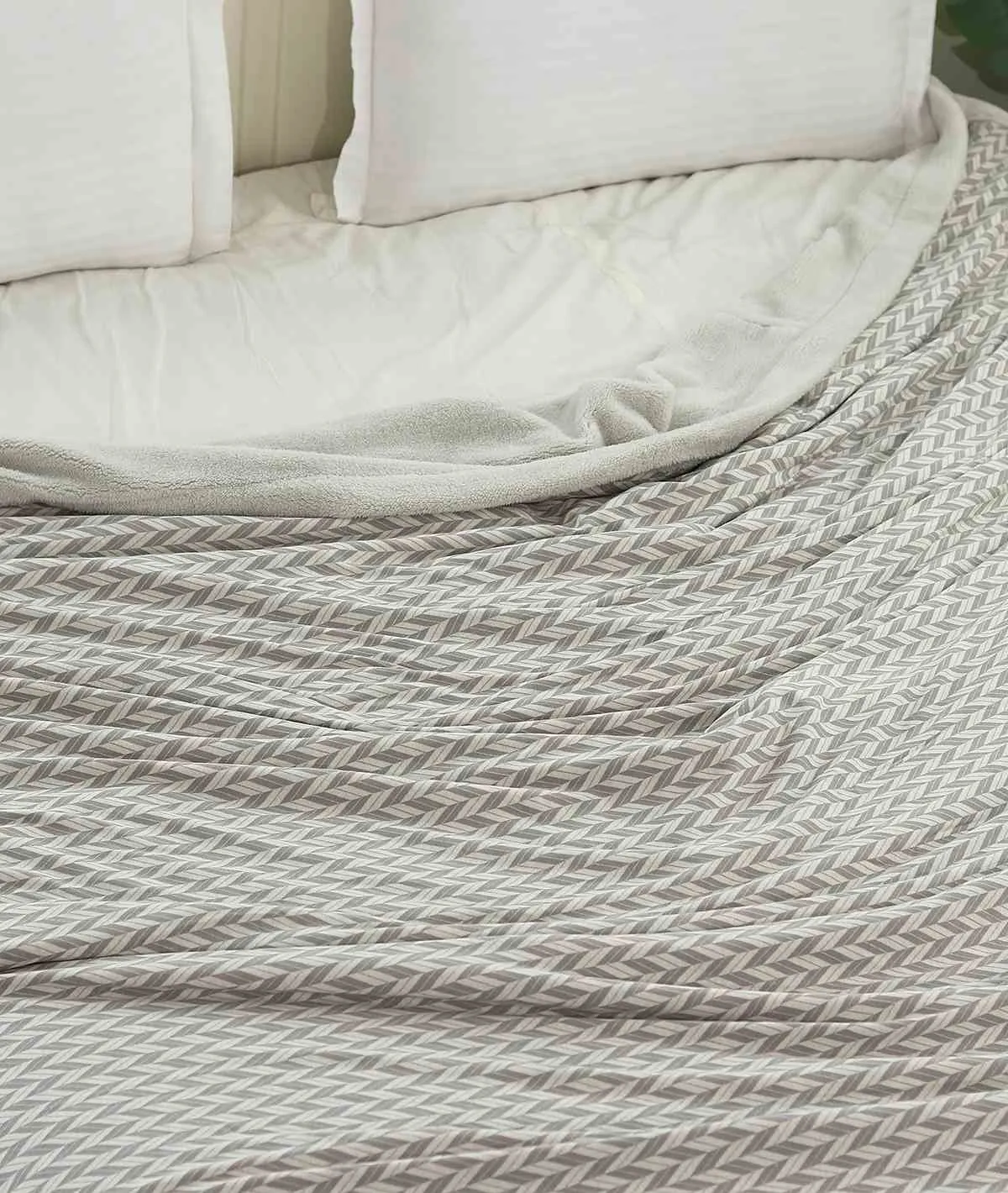 Eleanore Grey & Natural Cotton Knitted Double Bed Blanket layered with Warm Sherpa Fabric