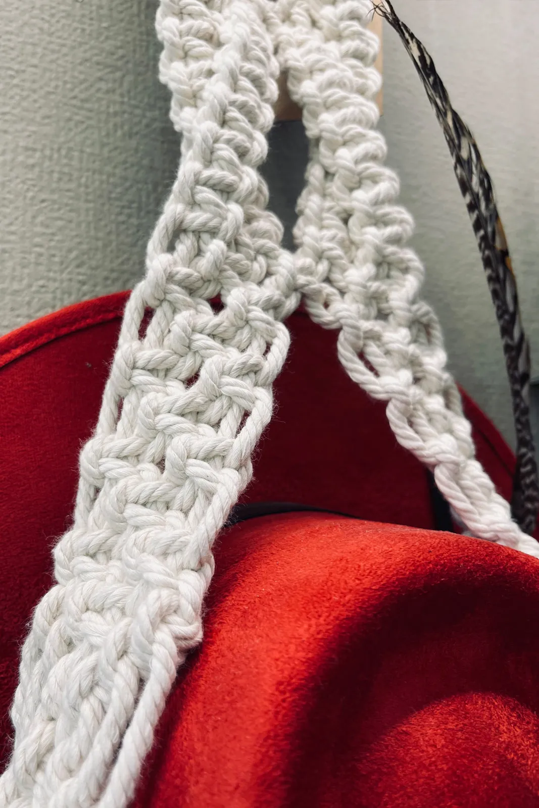 Macrame hat holder white