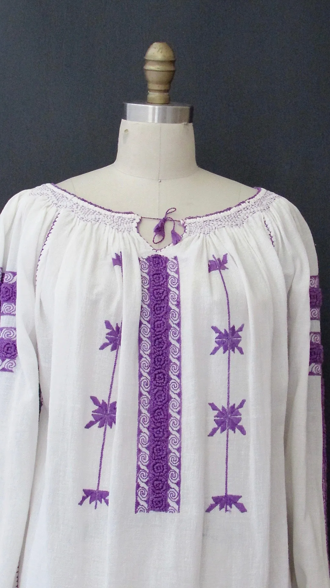 NICE FOLKS 1970s Hand Embroidered Romanian Peasant Top, Sz Small/Med