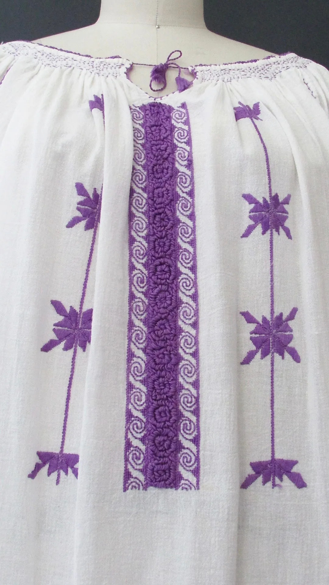 NICE FOLKS 1970s Hand Embroidered Romanian Peasant Top, Sz Small/Med